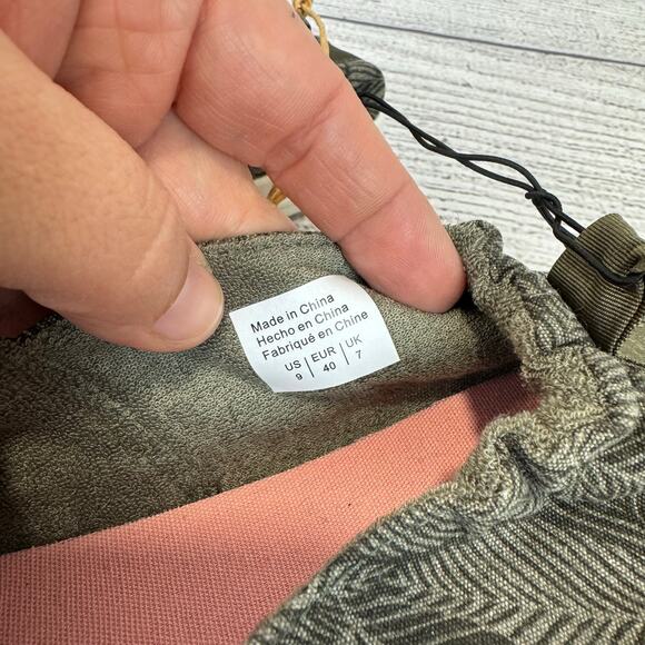 Roxy Women's Olive Leaf Printed Slip On Shoes Size 9 - Picture 5 of 12